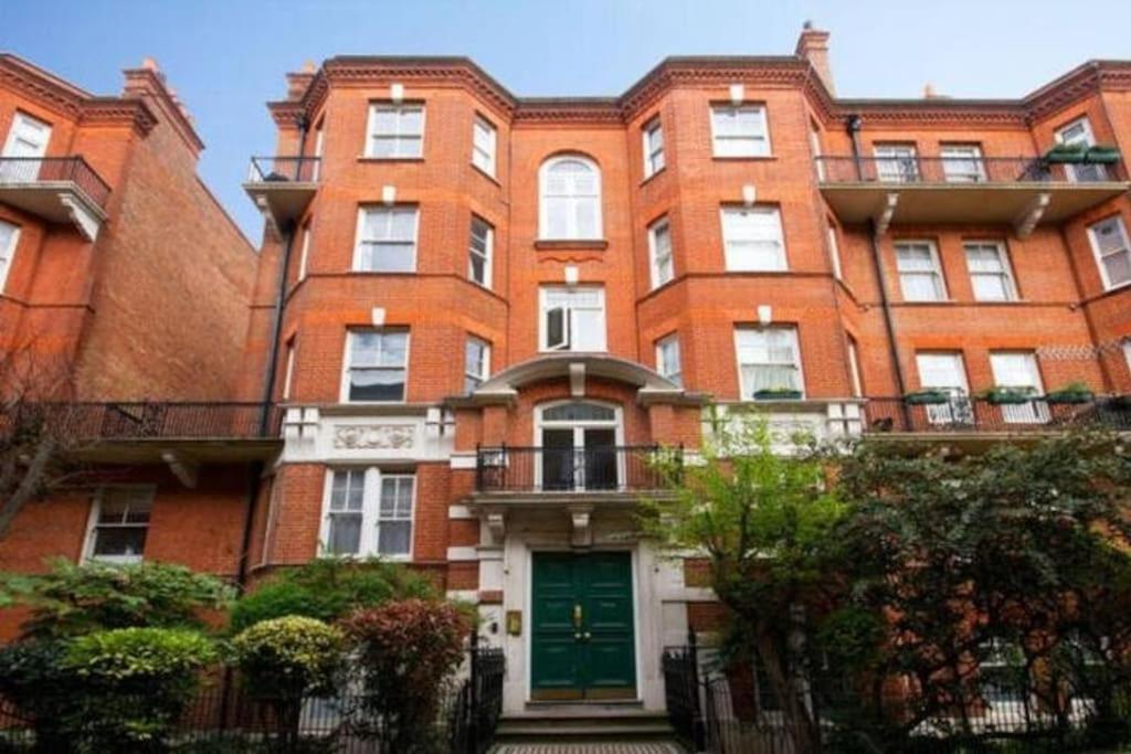 Spacious Flat In West Kensington * London