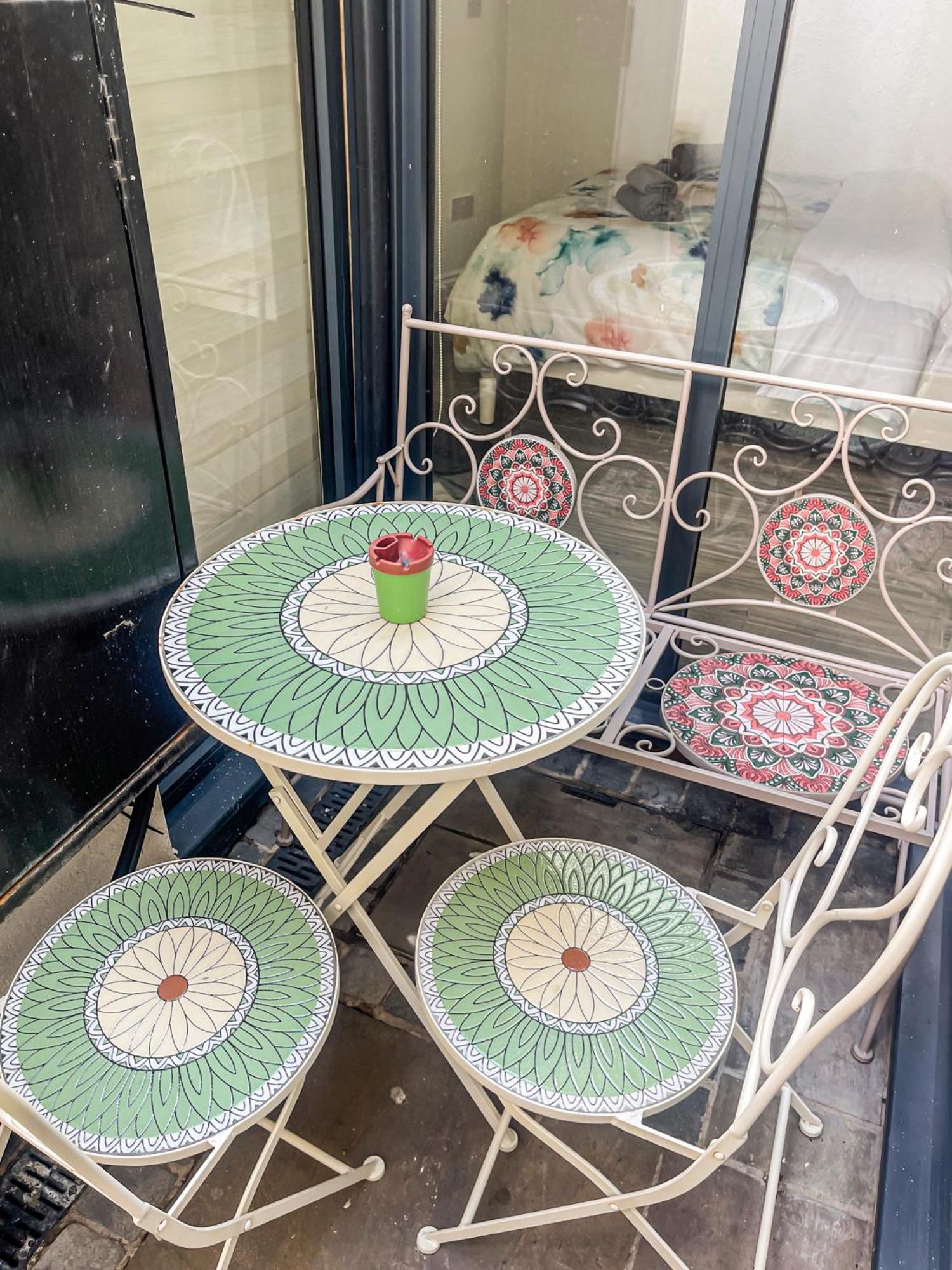 1 Bedroom Flat With Whirlpool Bath *