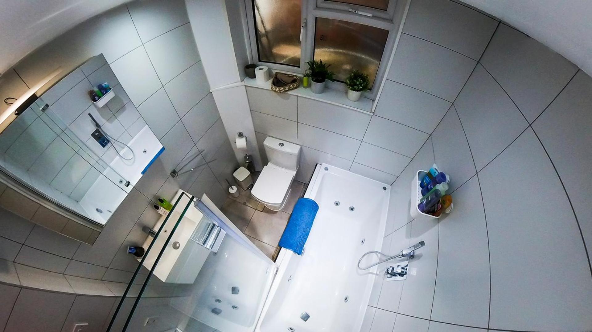 1 Bedroom Flat With Whirlpool Bath Apartment London