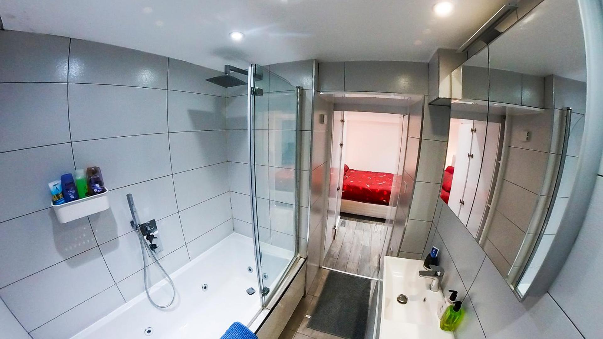 1 Bedroom Flat With Whirlpool Bath Apartment
