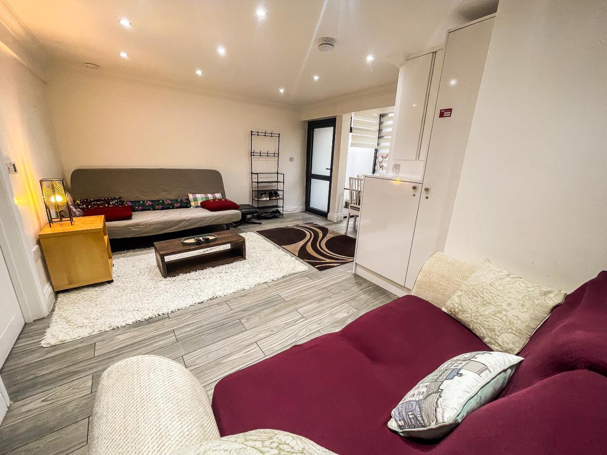 Apartment 1 Bedroom Flat With Whirlpool Bath *
