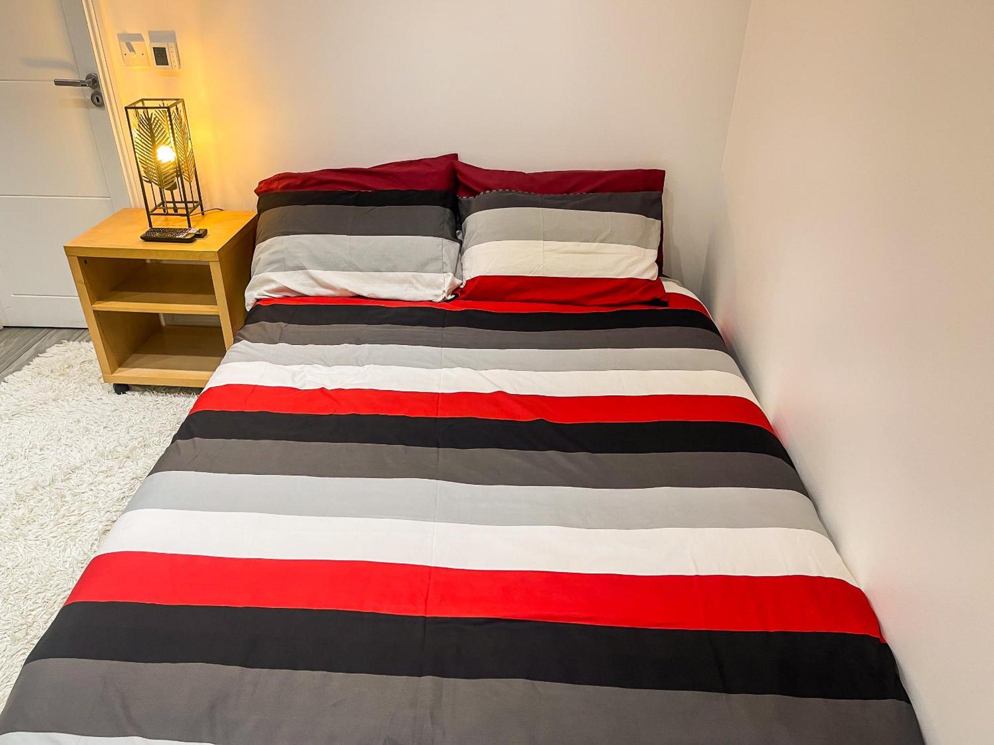 1 Bedroom Flat With Whirlpool Bath *