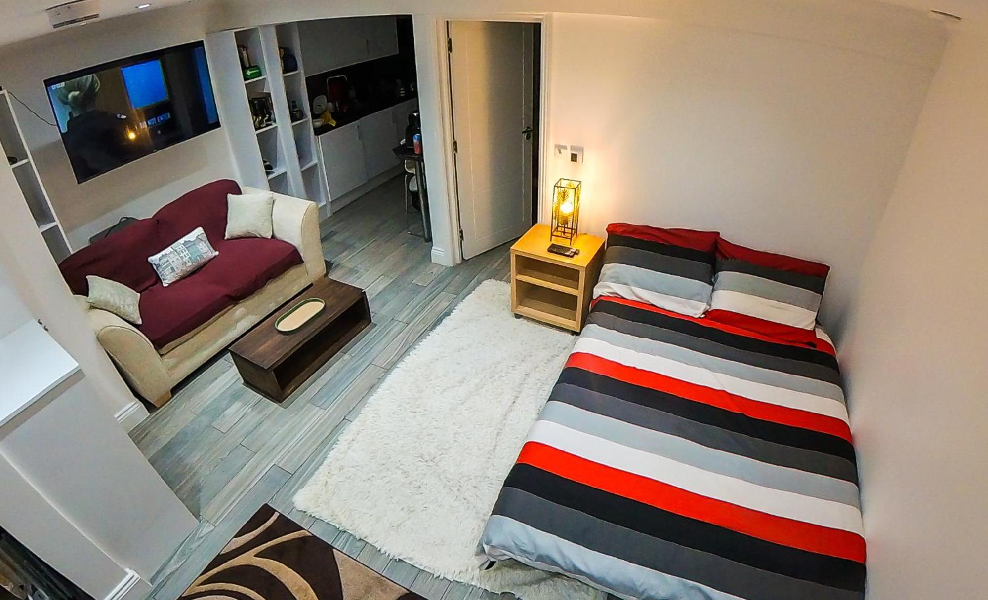 1 Bedroom Flat With Whirlpool Bath * London