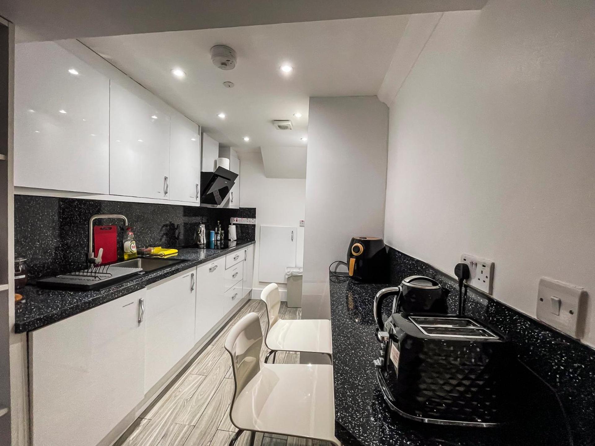 1 Bedroom Flat With Whirlpool Bath * London