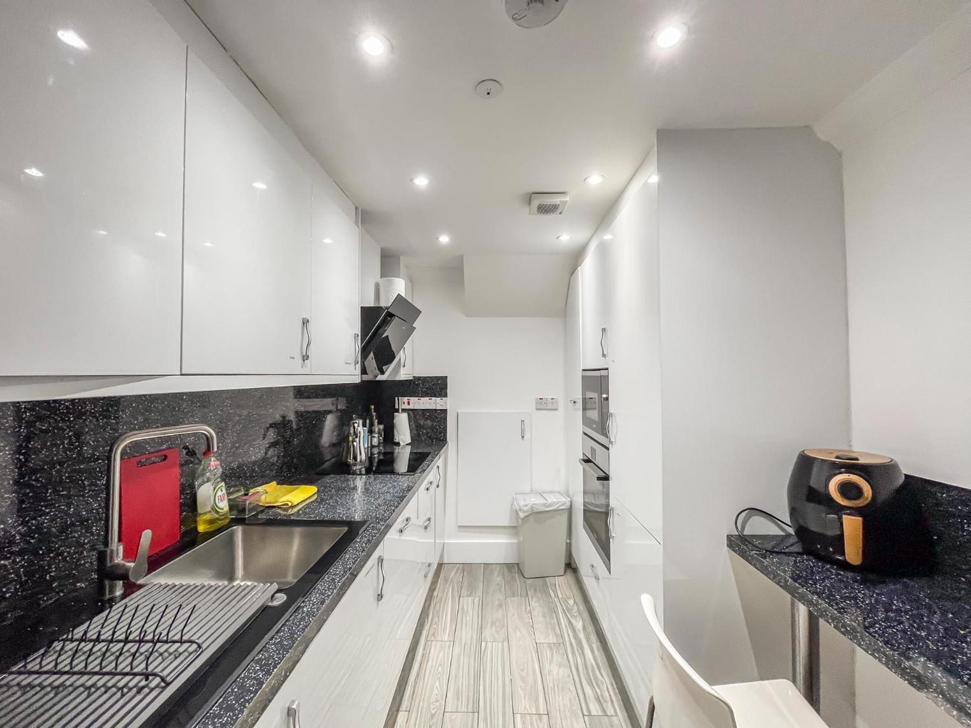 Apartment 1 Bedroom Flat With Whirlpool Bath *