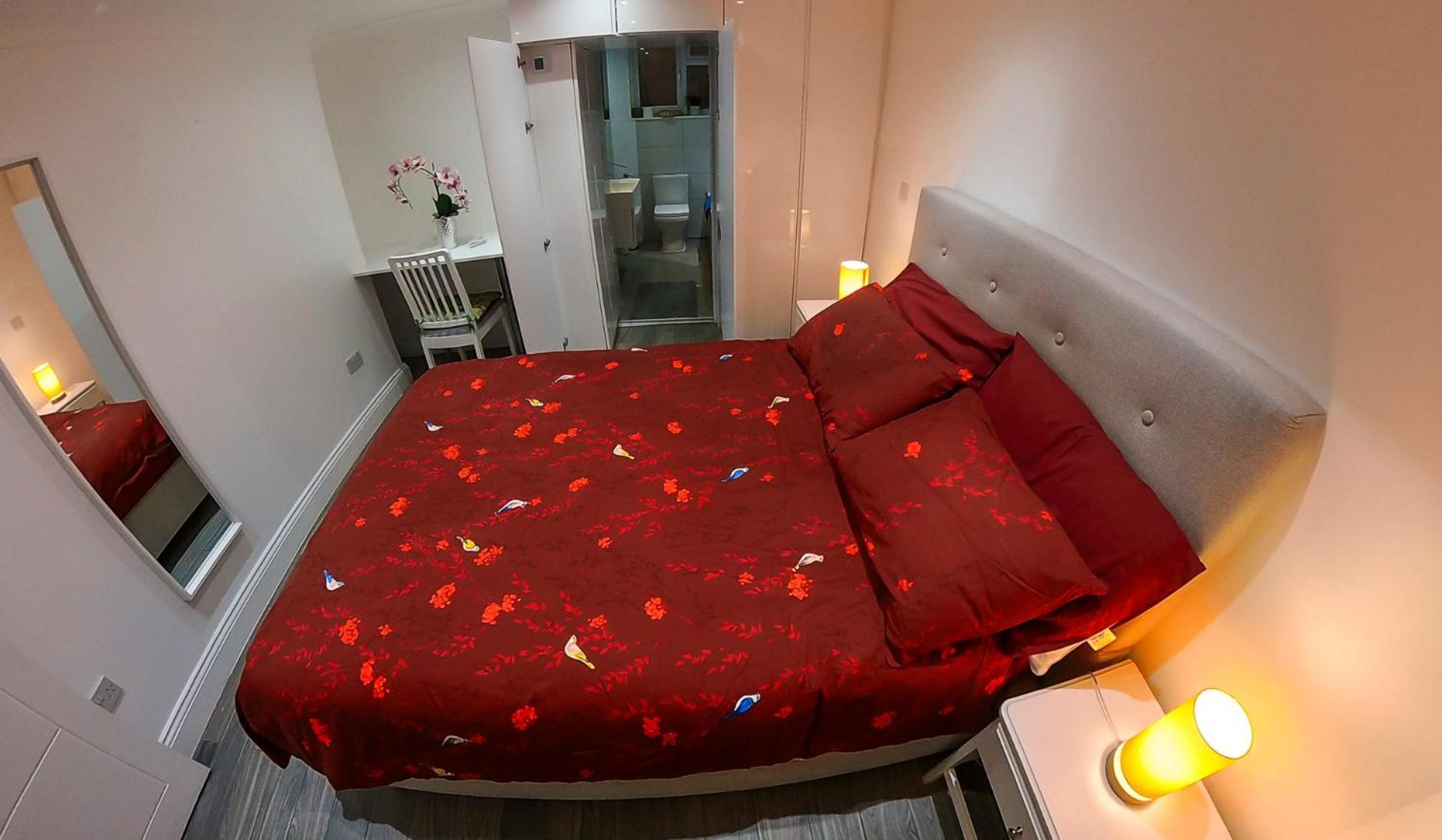 1 Bedroom Flat With Whirlpool Bath Apartment London