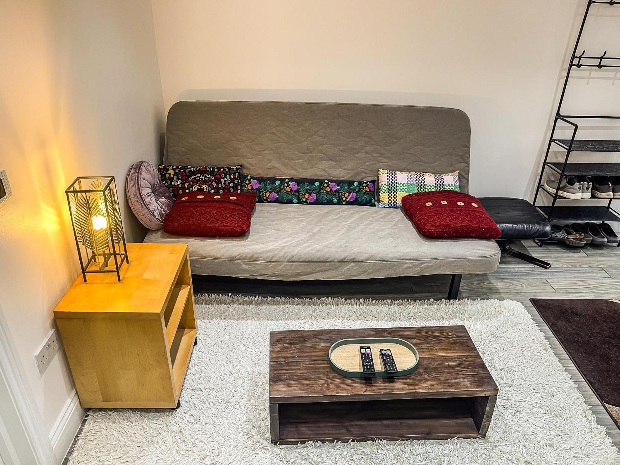 1 Bedroom Flat With Whirlpool Bath *