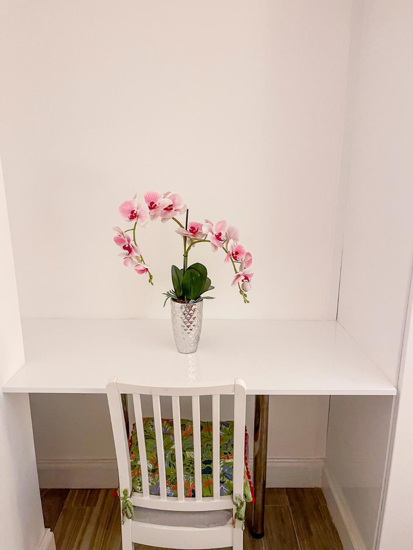 1 Bedroom Flat With Whirlpool Bath *