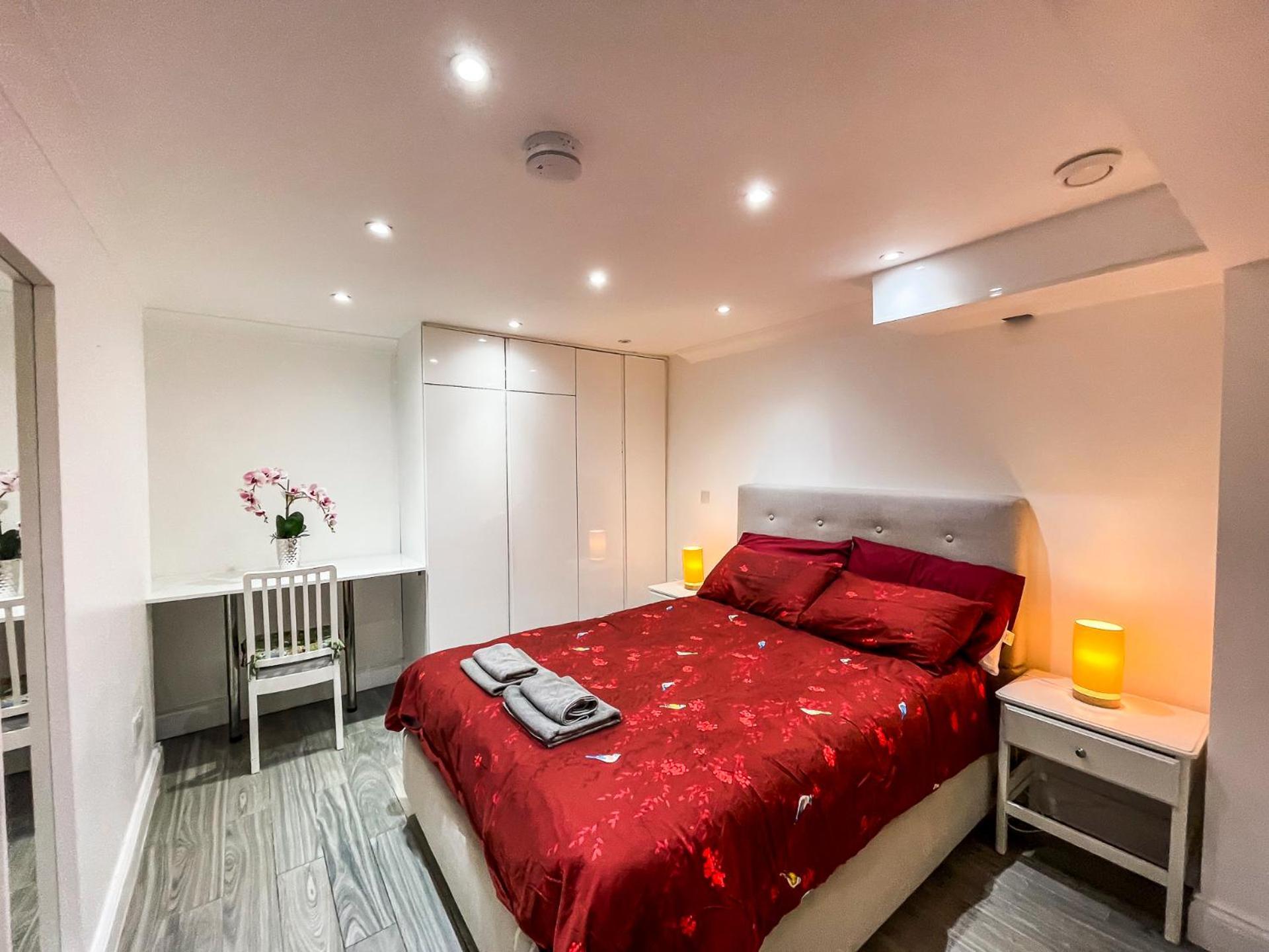 1 Bedroom Flat With Whirlpool Bath * London