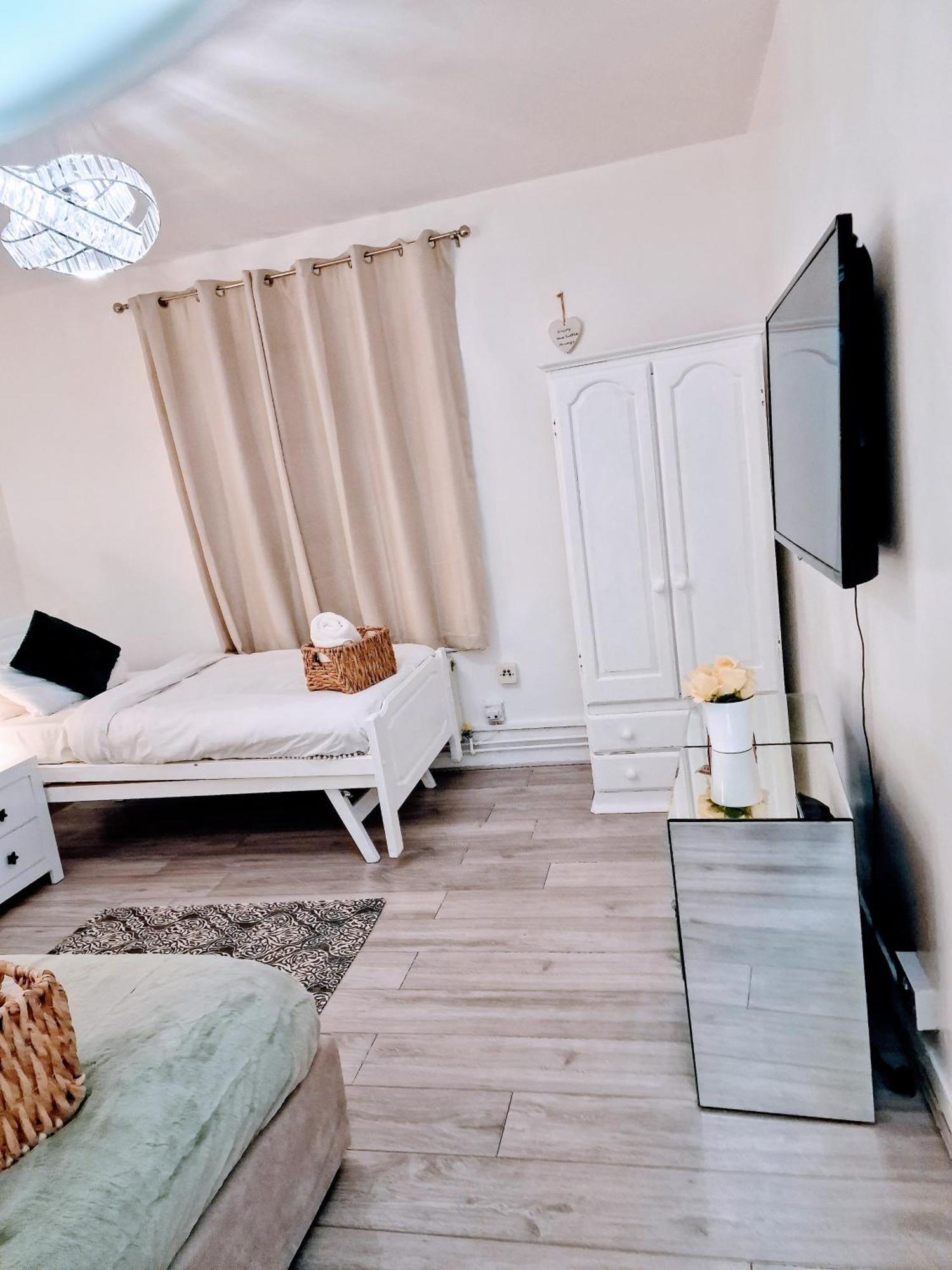 1 Bedroom Flat Apartment
