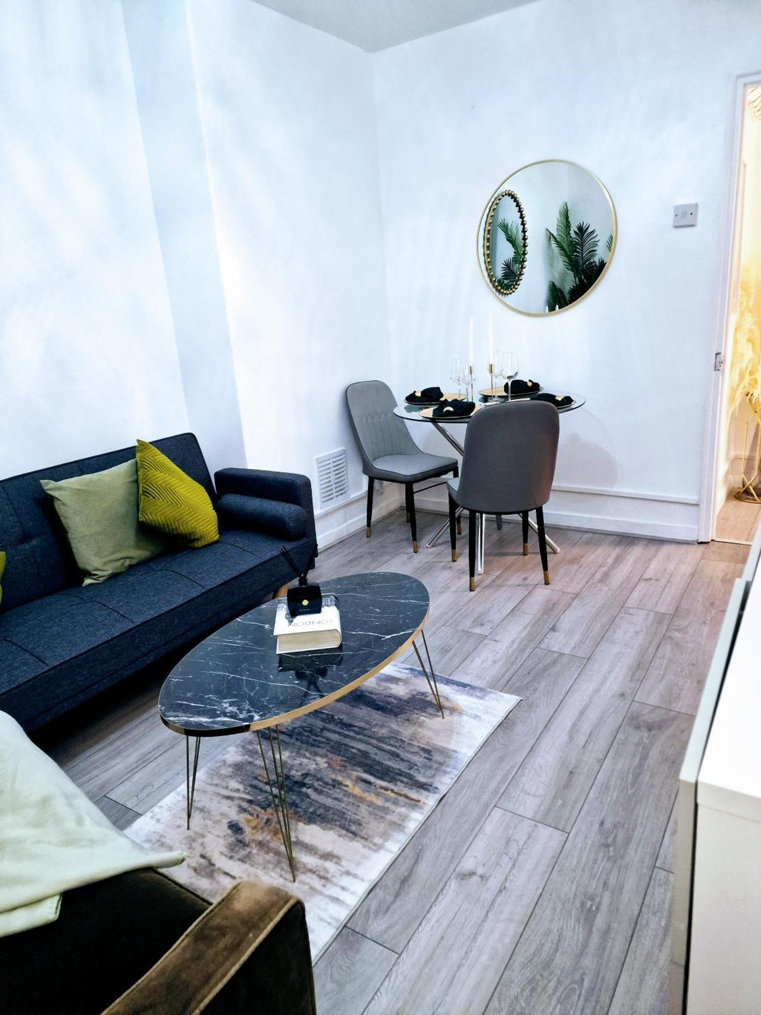 1 Bedroom Flat Apartment *