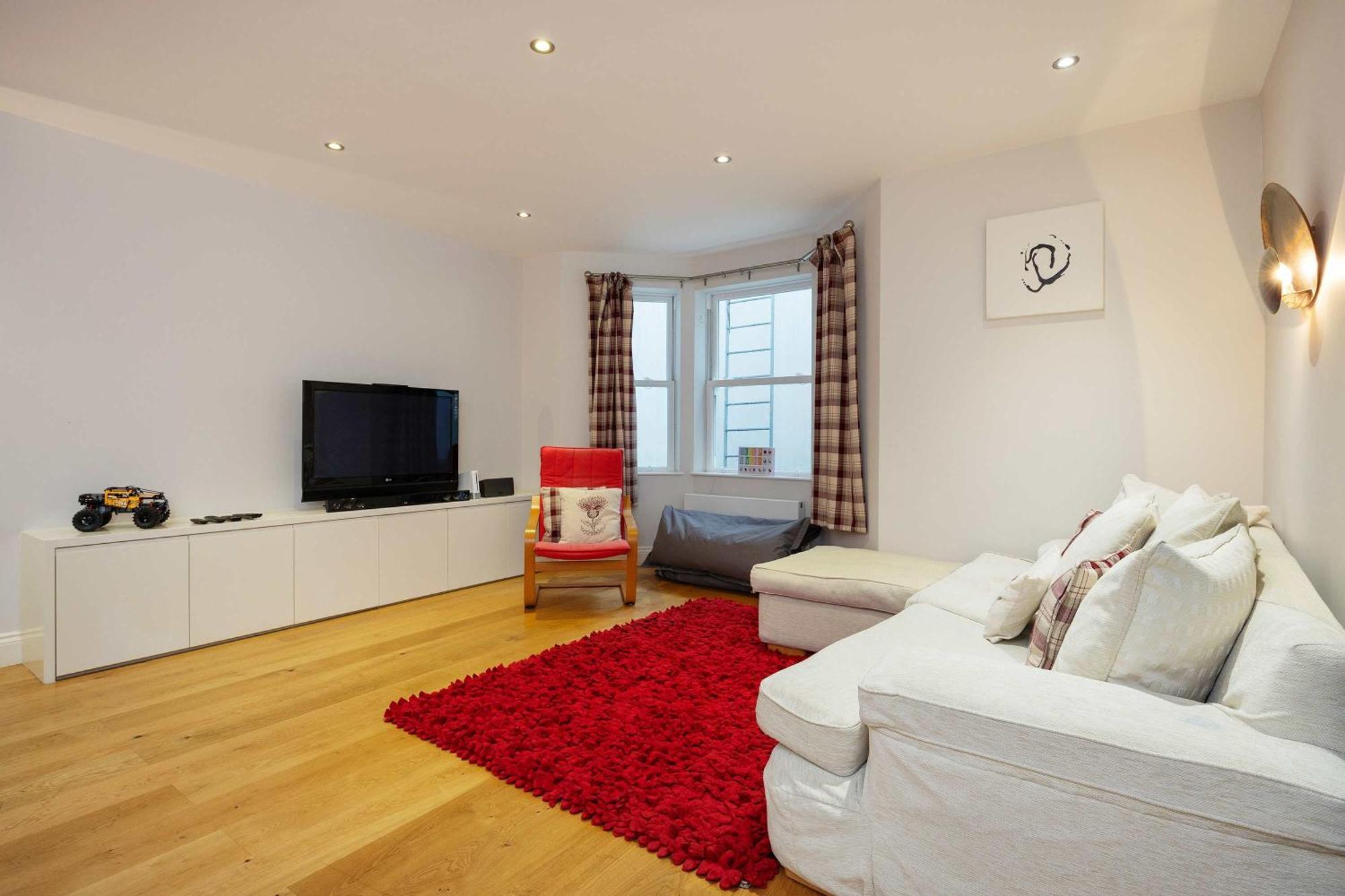 Holiday home Veeve - Riverside Repose London