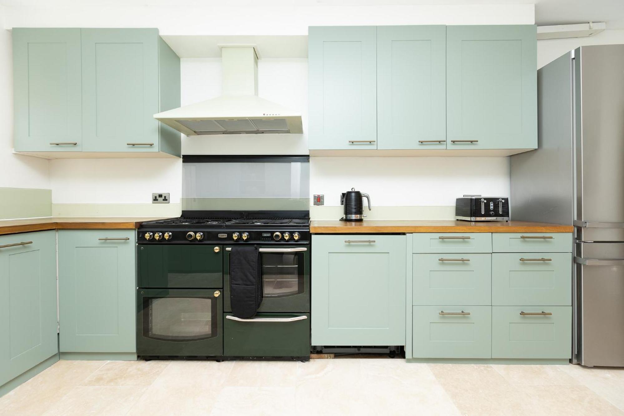 Charming 4 Bed Victorian House In Clapham Old Town
