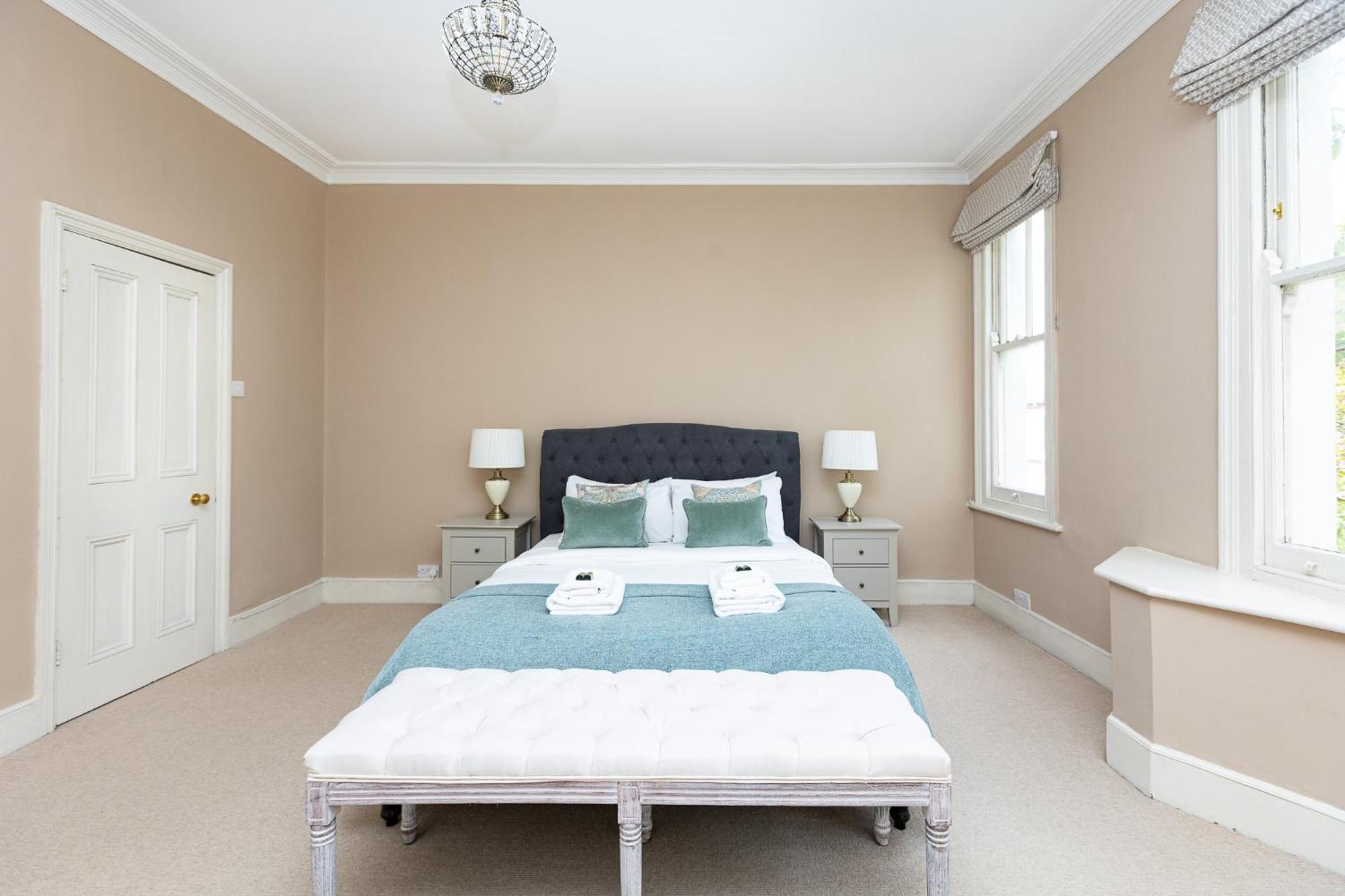 Charming 4 Bed Victorian House In Clapham Old Town Apartment *