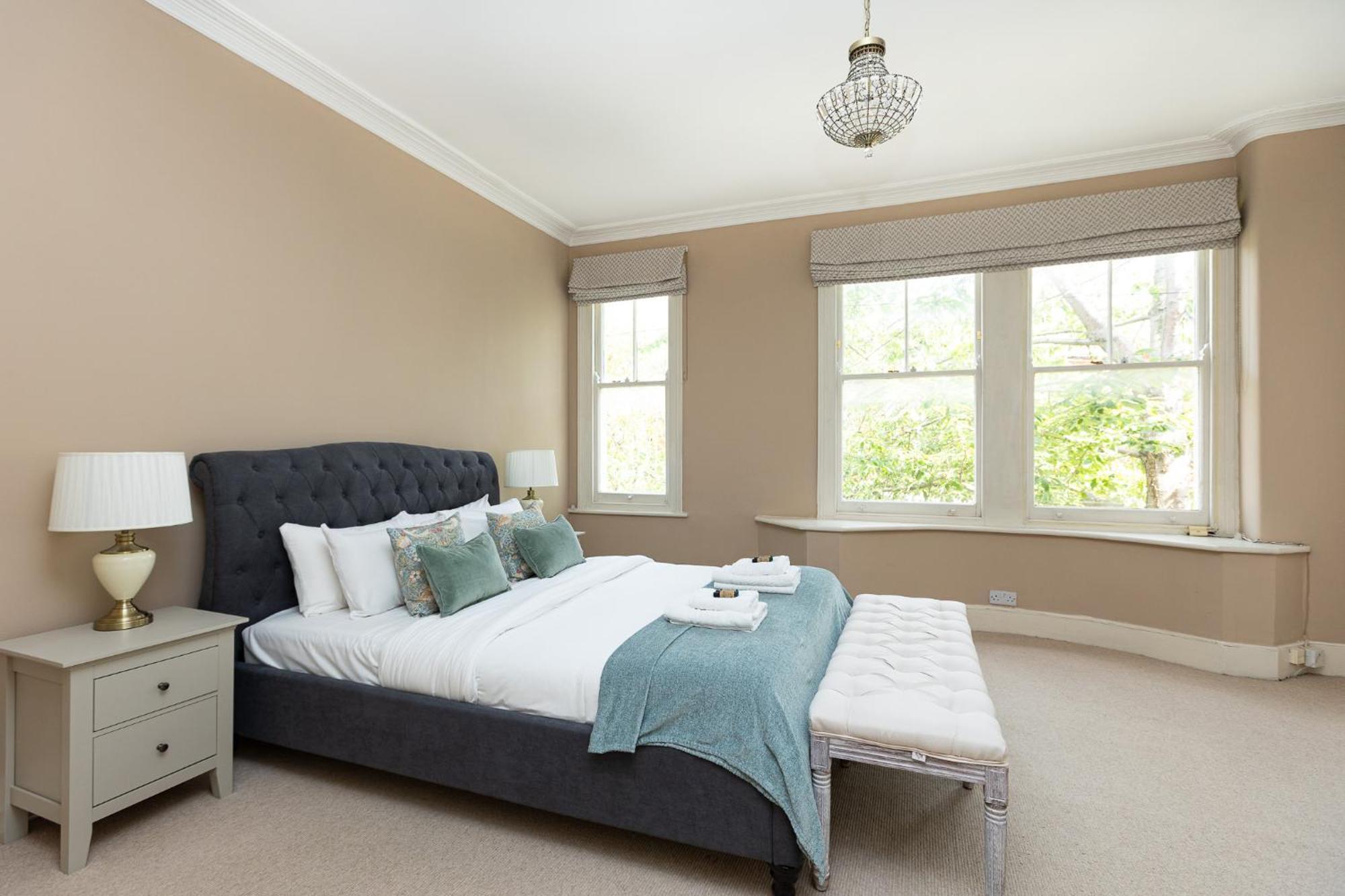 Charming 4 Bed Victorian House In Clapham Old Town * London