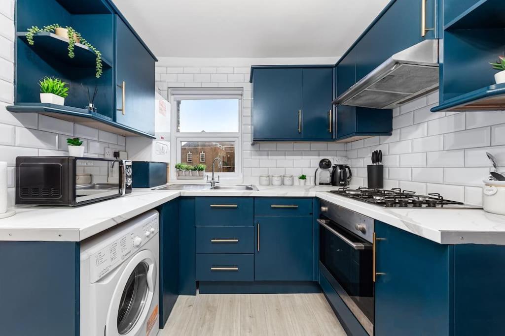 The Holloway Suite- Longterm 15% Off Sleeps4 Apartment London