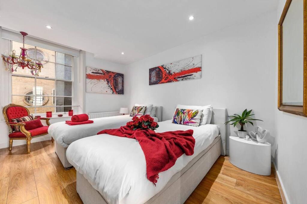 Apartment 3 Bedroom In Haymarket Sleep 10 Hy2 London