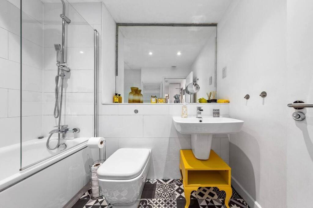 3 Bedroom In Haymarket Sleep 10 Hy2 Apartment London
