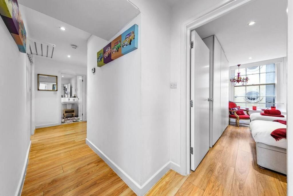 Apartment 3 Bedroom In Haymarket Sleep 10 Hy2 London