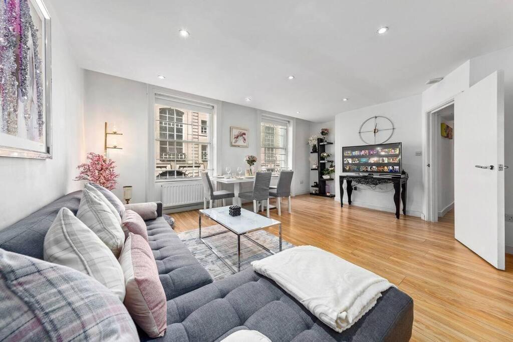 3 Bedroom In Haymarket Sleep 10 Hy2 * London