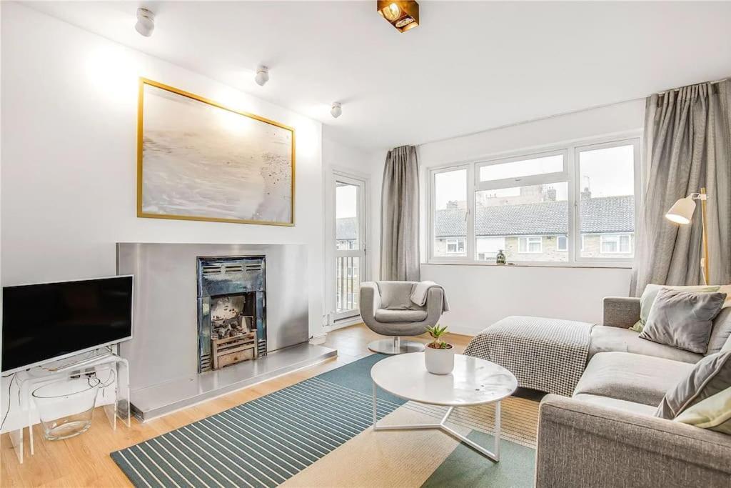 2 Bed Bright Flat In Fulham Apartamento