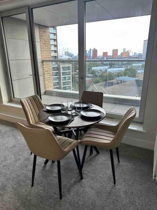 Cosy, Comfy 2 Bed Canary Wharf