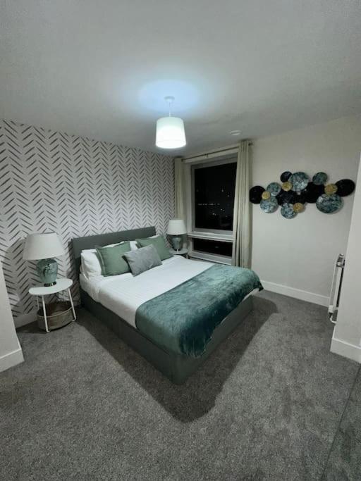 Cosy, Comfy 2 Bed Canary Wharf Apartment London