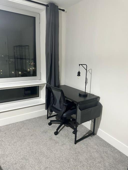 Cosy, Comfy 2 Bed Canary Wharf Apartment London