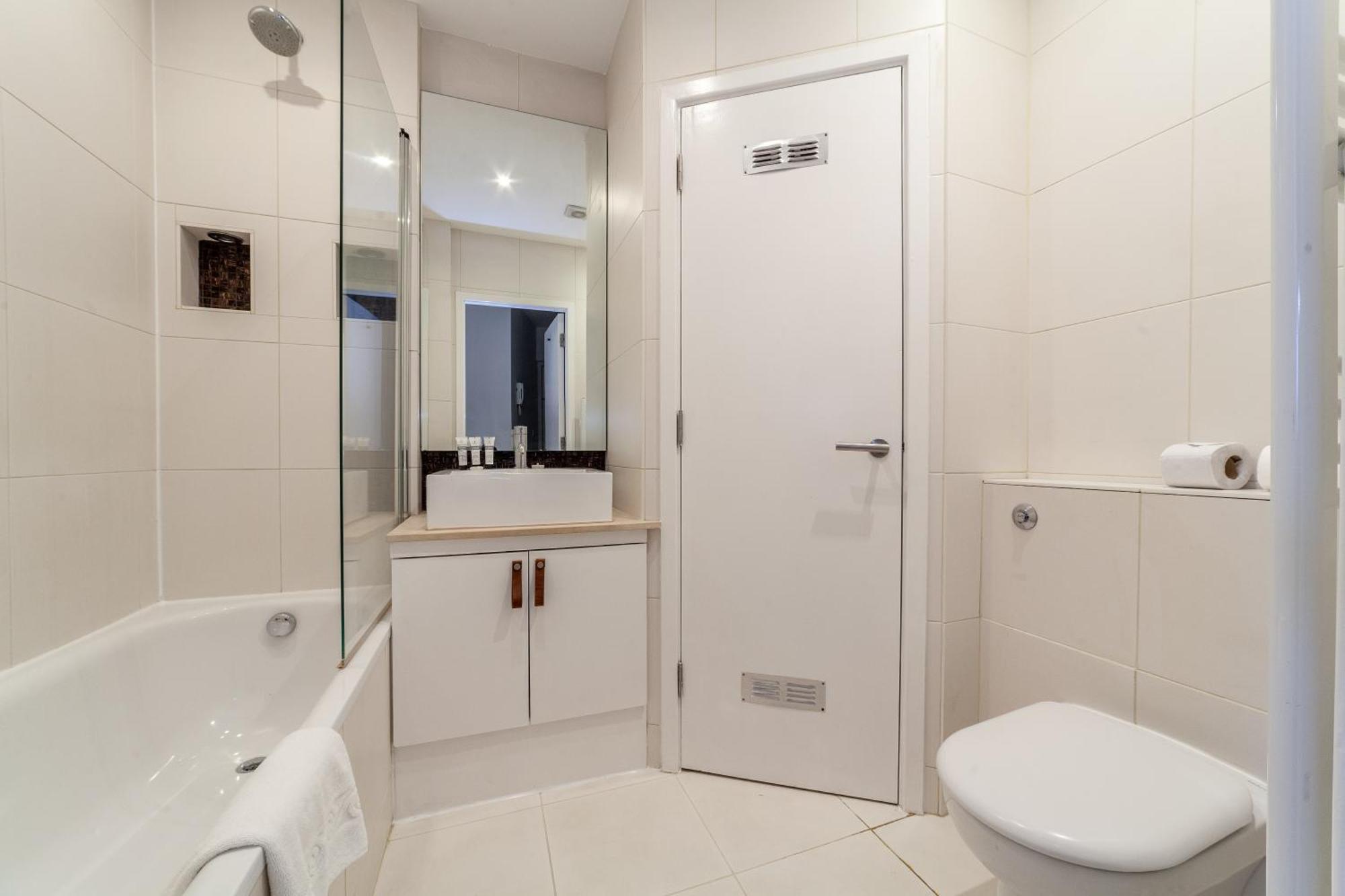 Apartment Elegance & Chic Design - 2-bedroom Haven *
