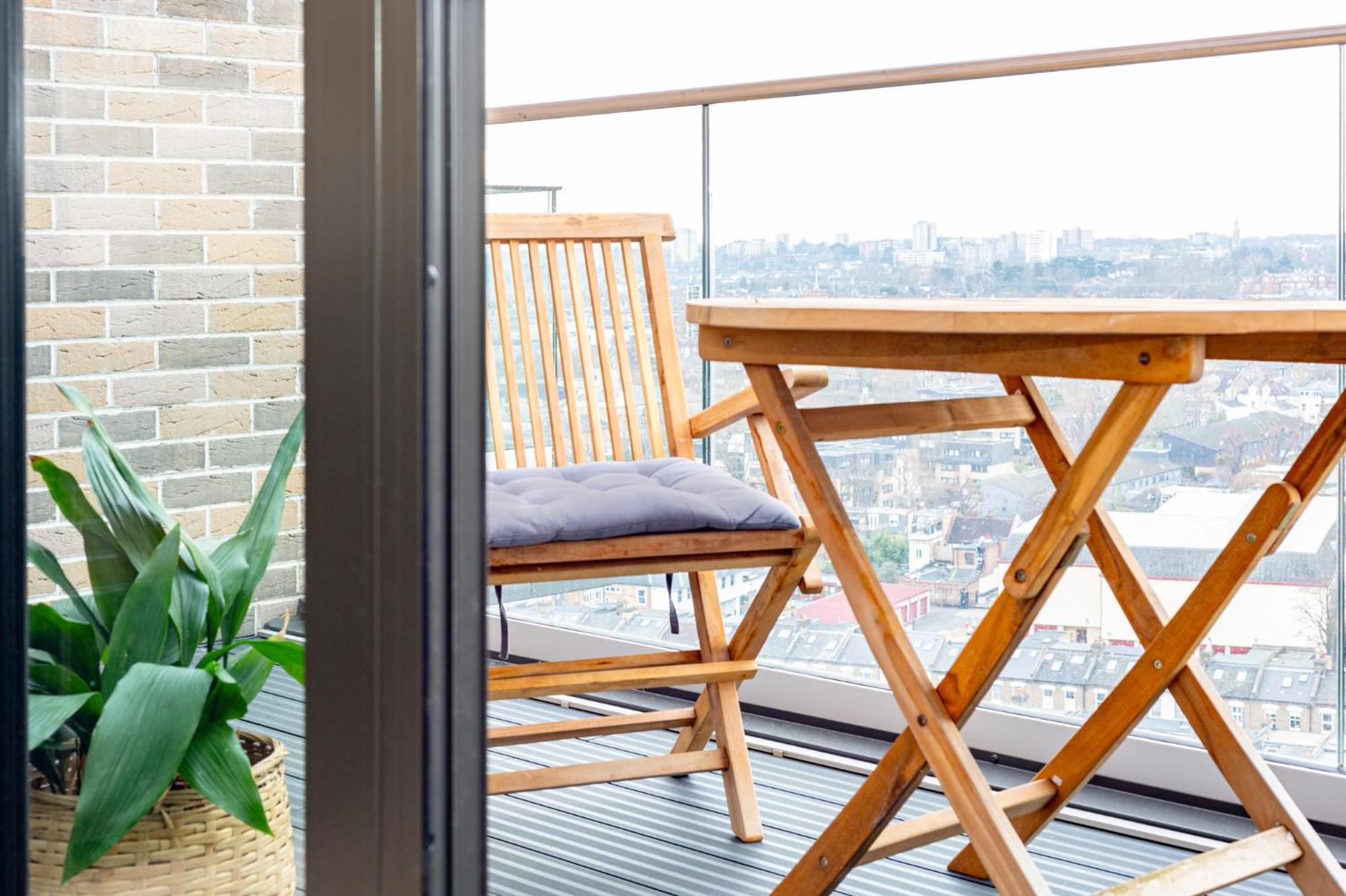 Modern New 2br Wviews & Balcony In Wandsworth Apartment London