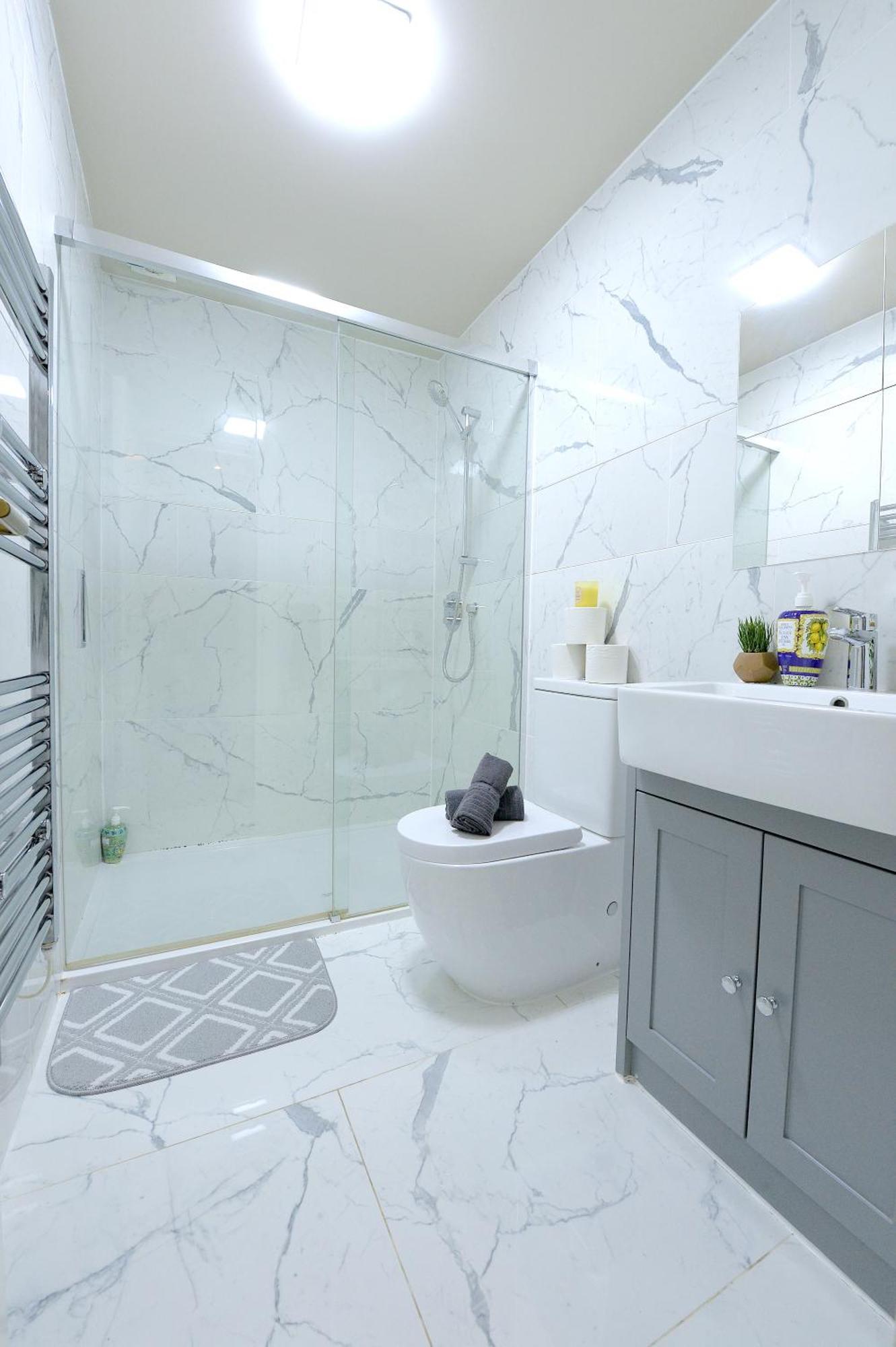 Apartment 2 Bed Terraced Flat Piccadilly Line *