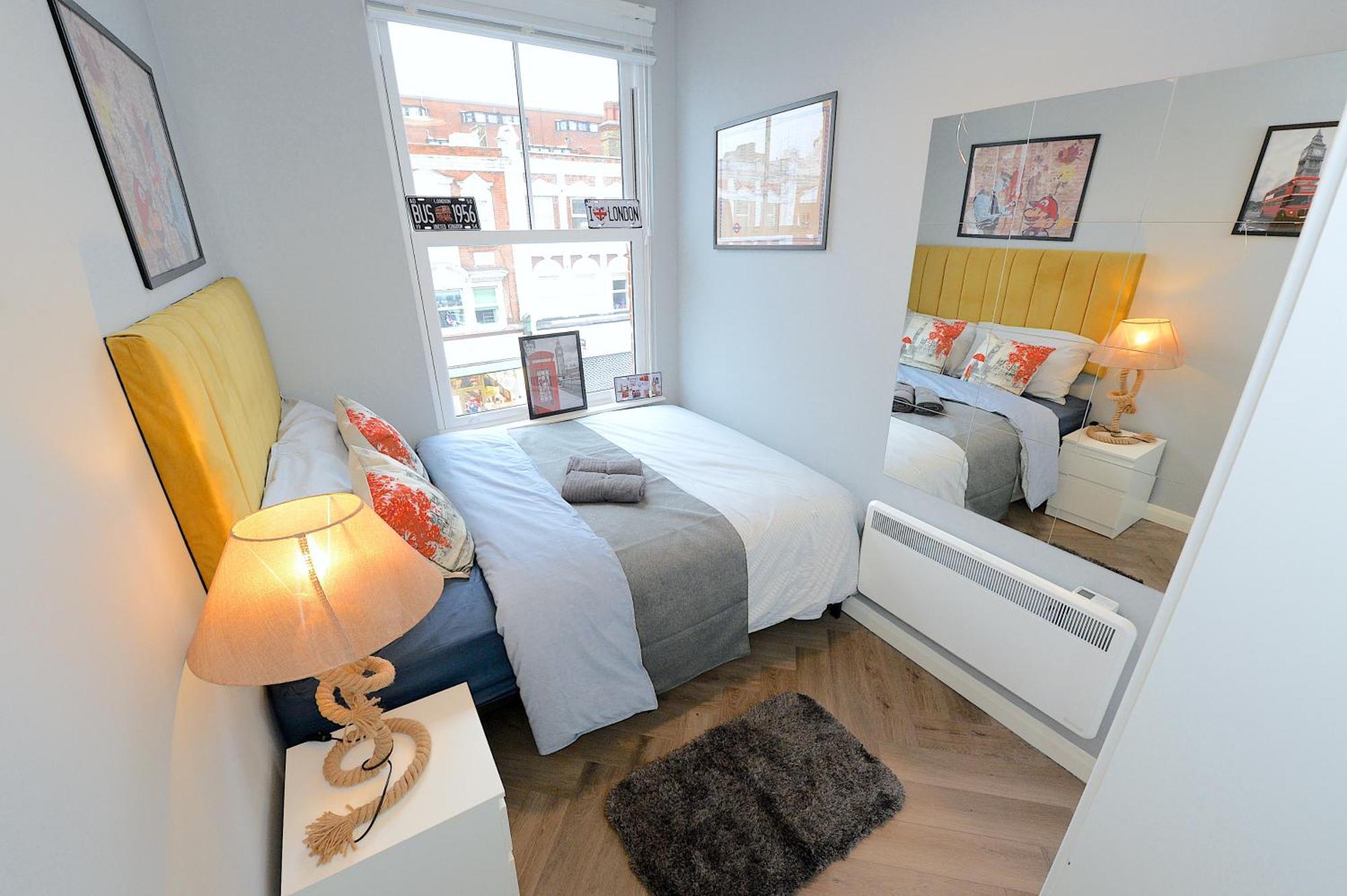 2 Bed Terraced Flat Piccadilly Line Apartment *