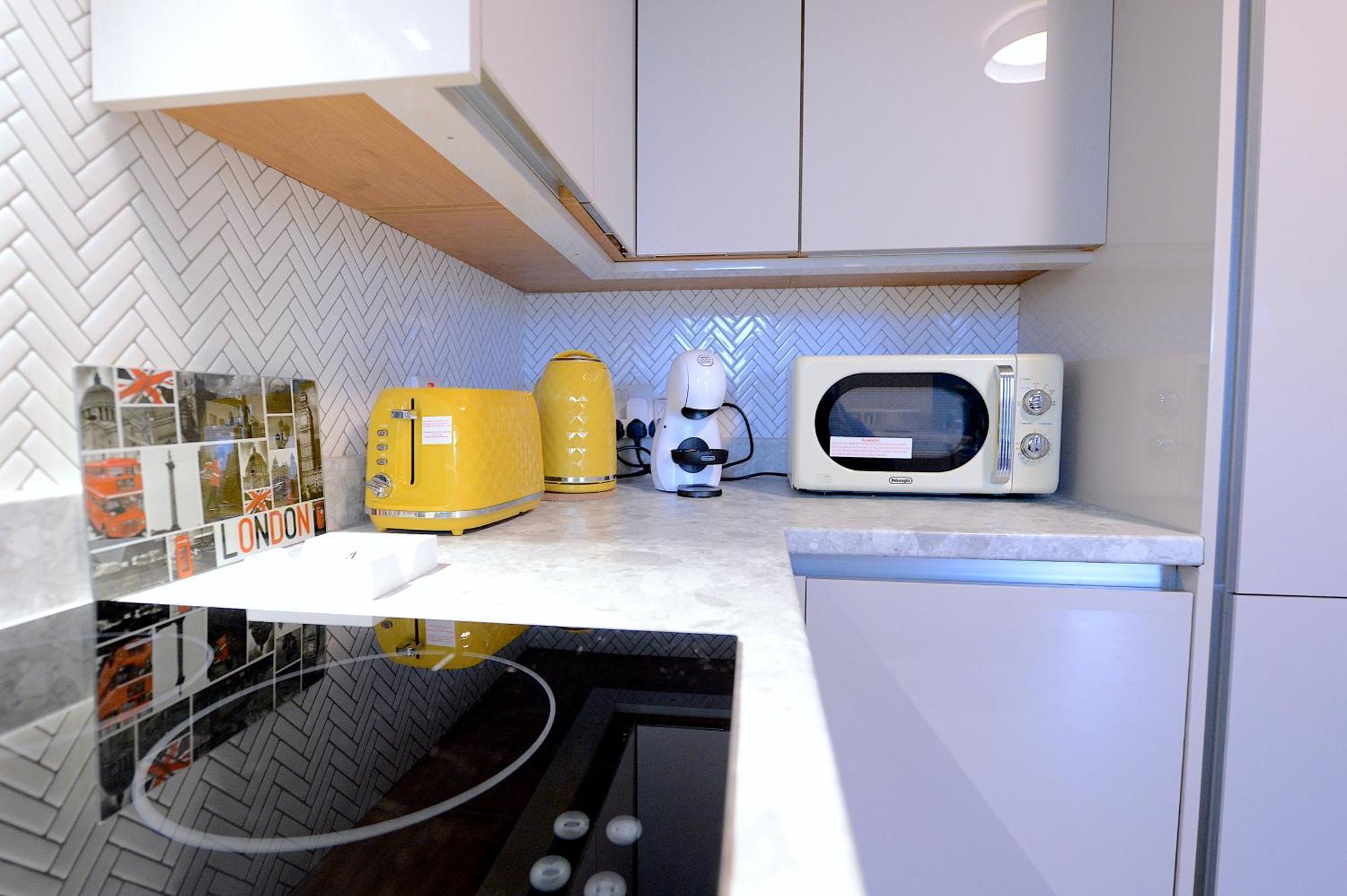 Apartment 2 Bed Terraced Flat Piccadilly Line London