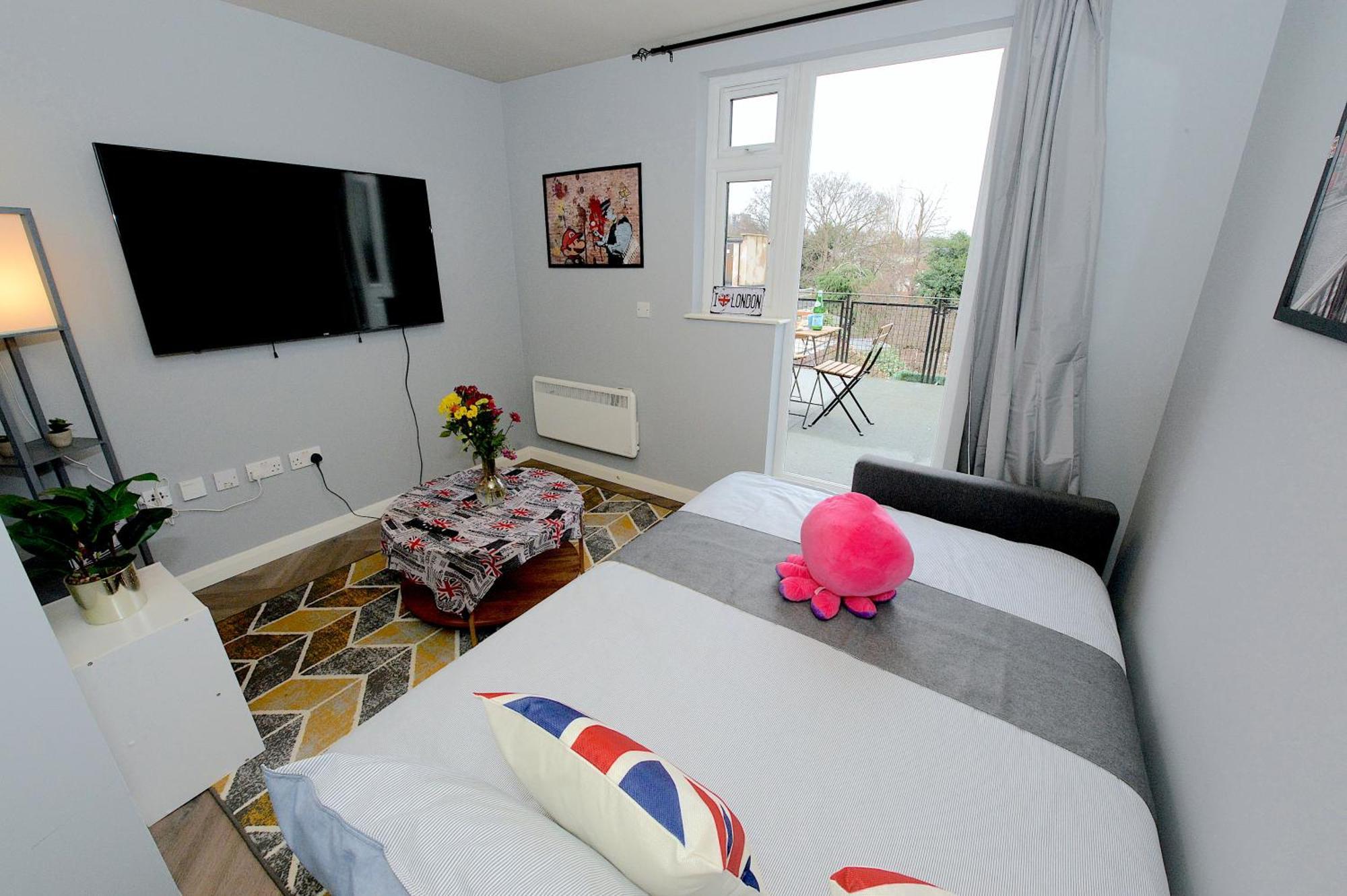Apartment 2 Bed Terraced Flat Piccadilly Line *