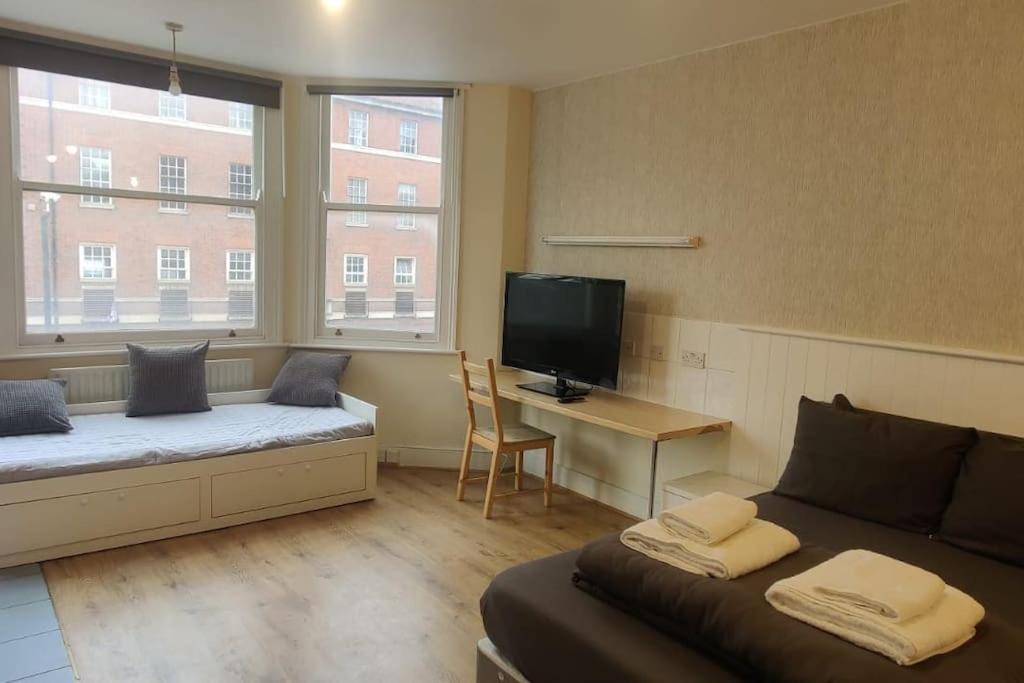 Very Large On Finchley Road 11 Apartment *