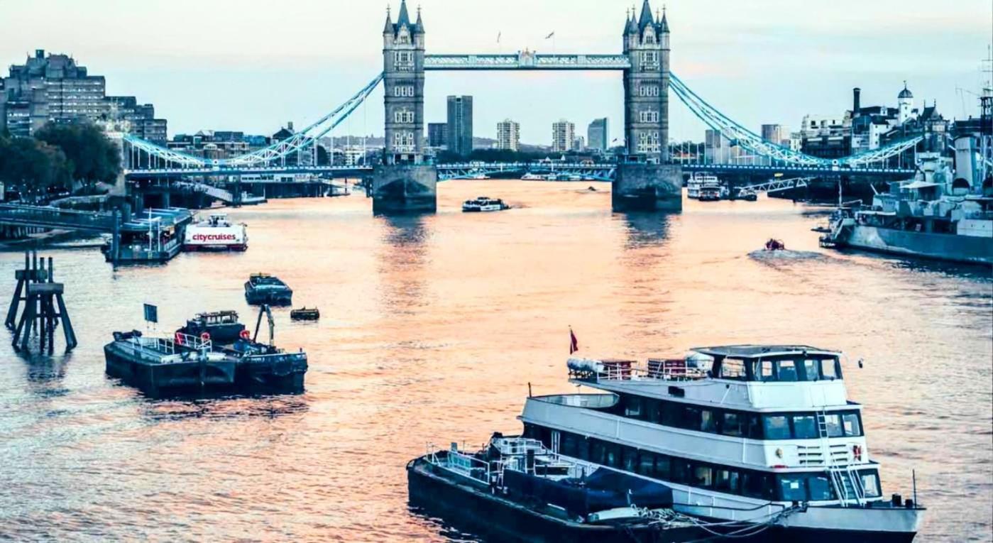 Apartment Spacious Refurbished Flat With A Garden Near Tube, Train, Thames And The Center