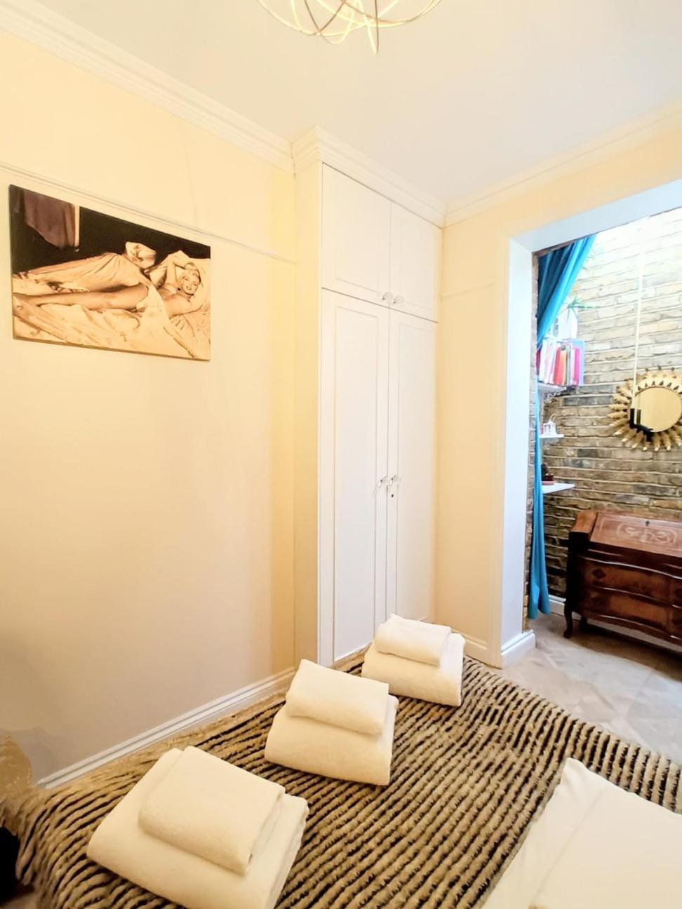 Spacious Refurbished Flat With A Garden Near Tube, Train, Thames And The Center * London
