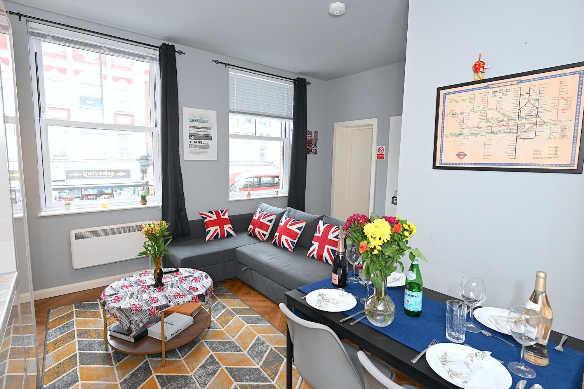 1 Bedroom Flat In Wood Piccadilly Line Apartment