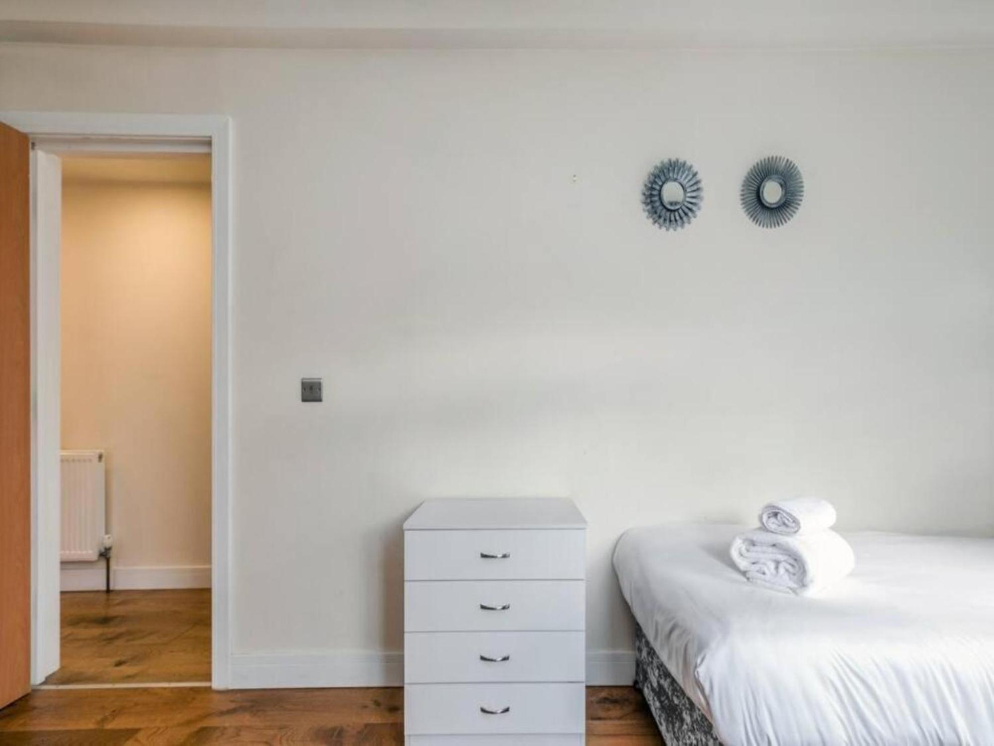 Pass The Keys Ealing Queen Of The Suburbs 2bd Apartment