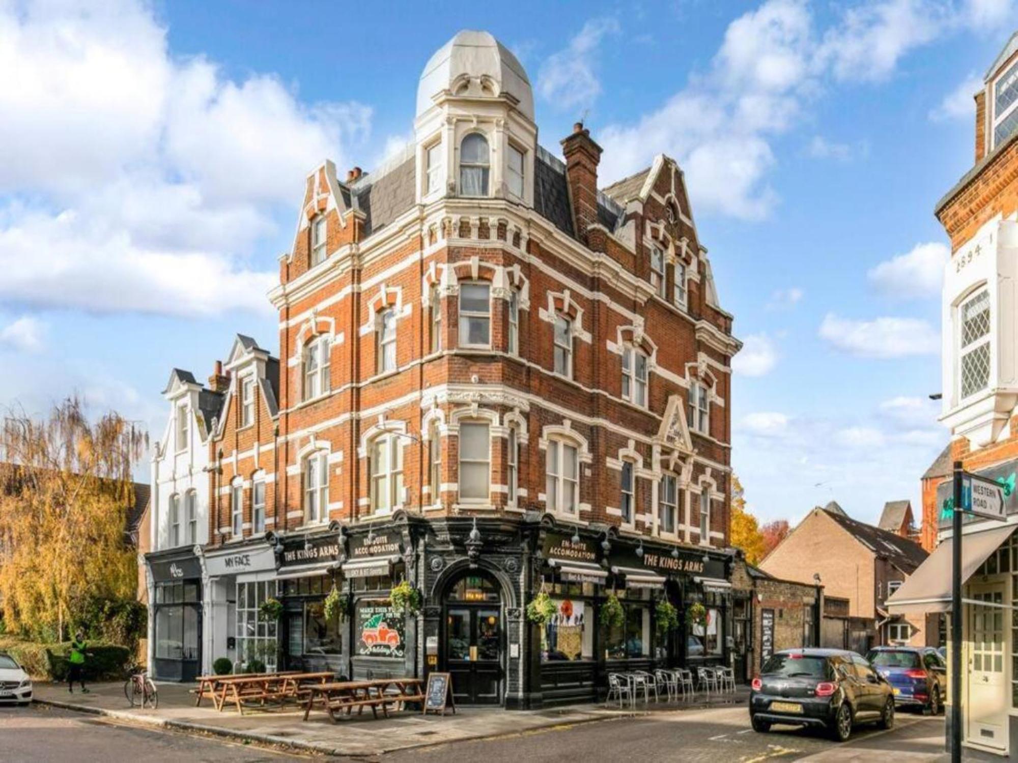 Pass The Keys Ealing Queen Of The Suburbs 2bd * London