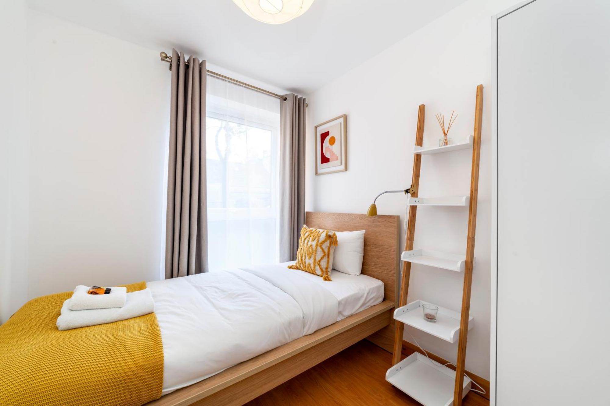 Apartment Bright 2br Flat Off Trendy Chiswick High Road