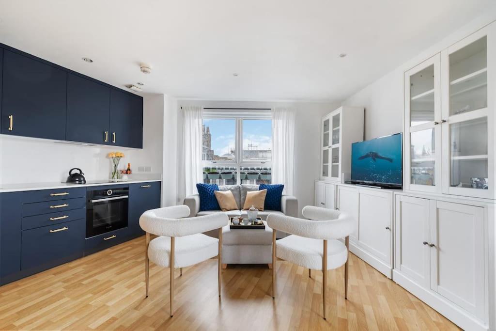 Stylish Central Bolthole Apartment