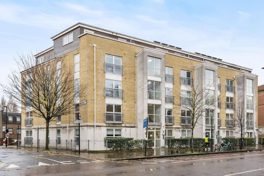 Stylish Central Bolthole Apartment London