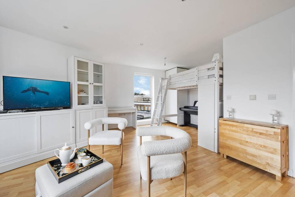 Stylish Central Bolthole Apartment