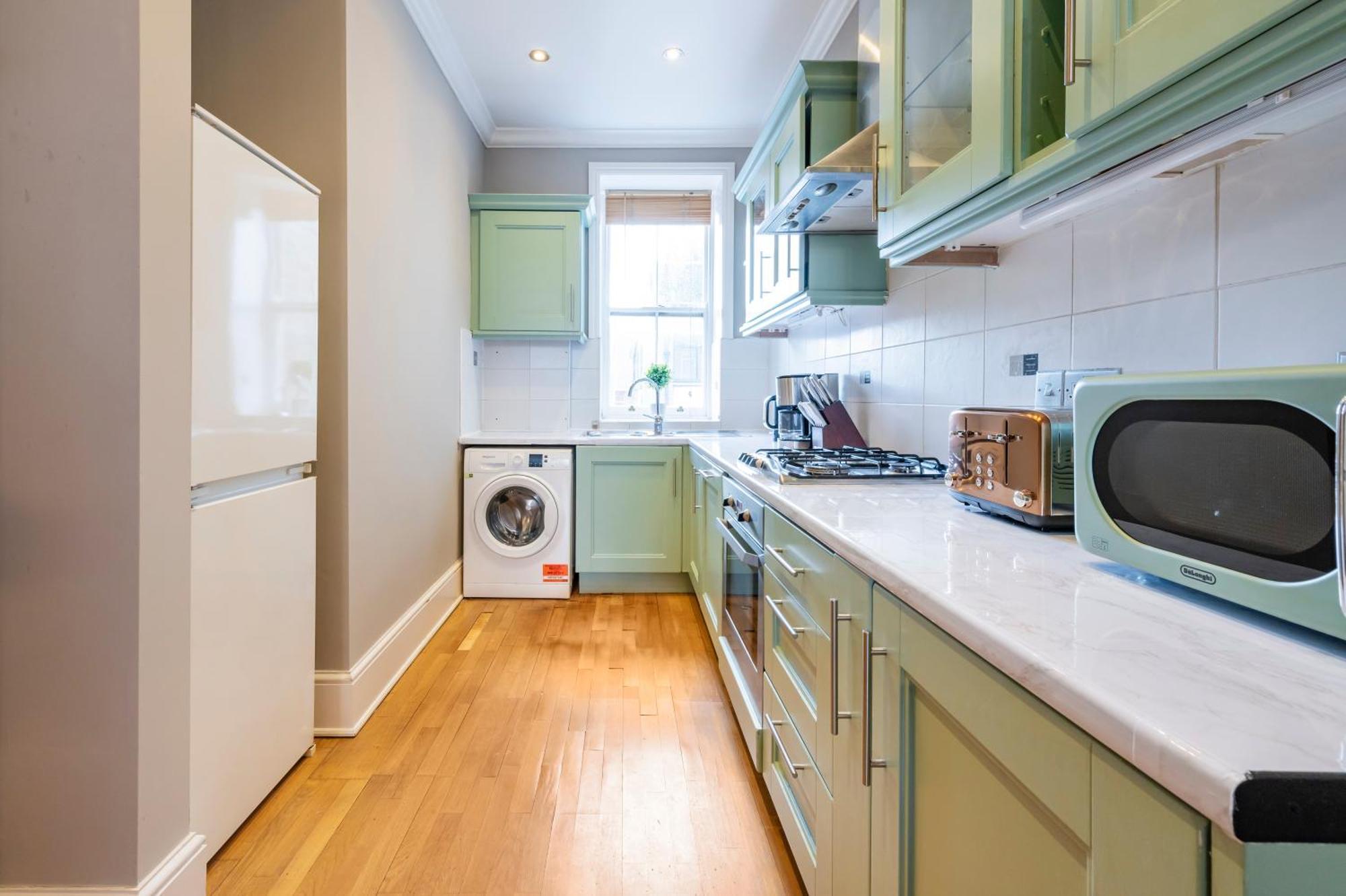 Large 1 Bedroom In Center Of 3 Apartamento *