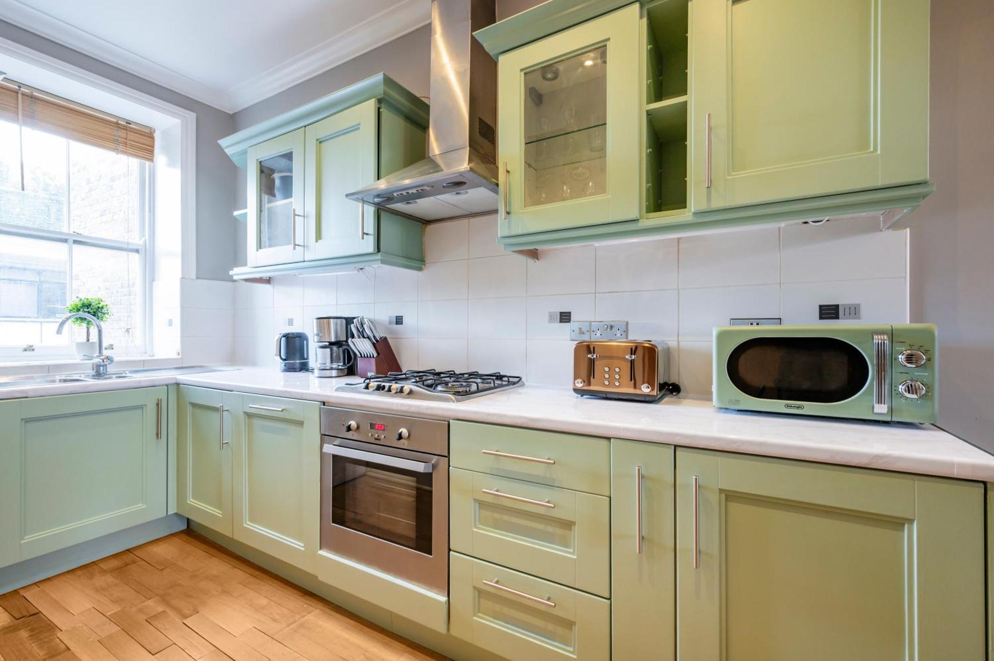 Large 1 Bedroom In Center Of 3 Apartamento
