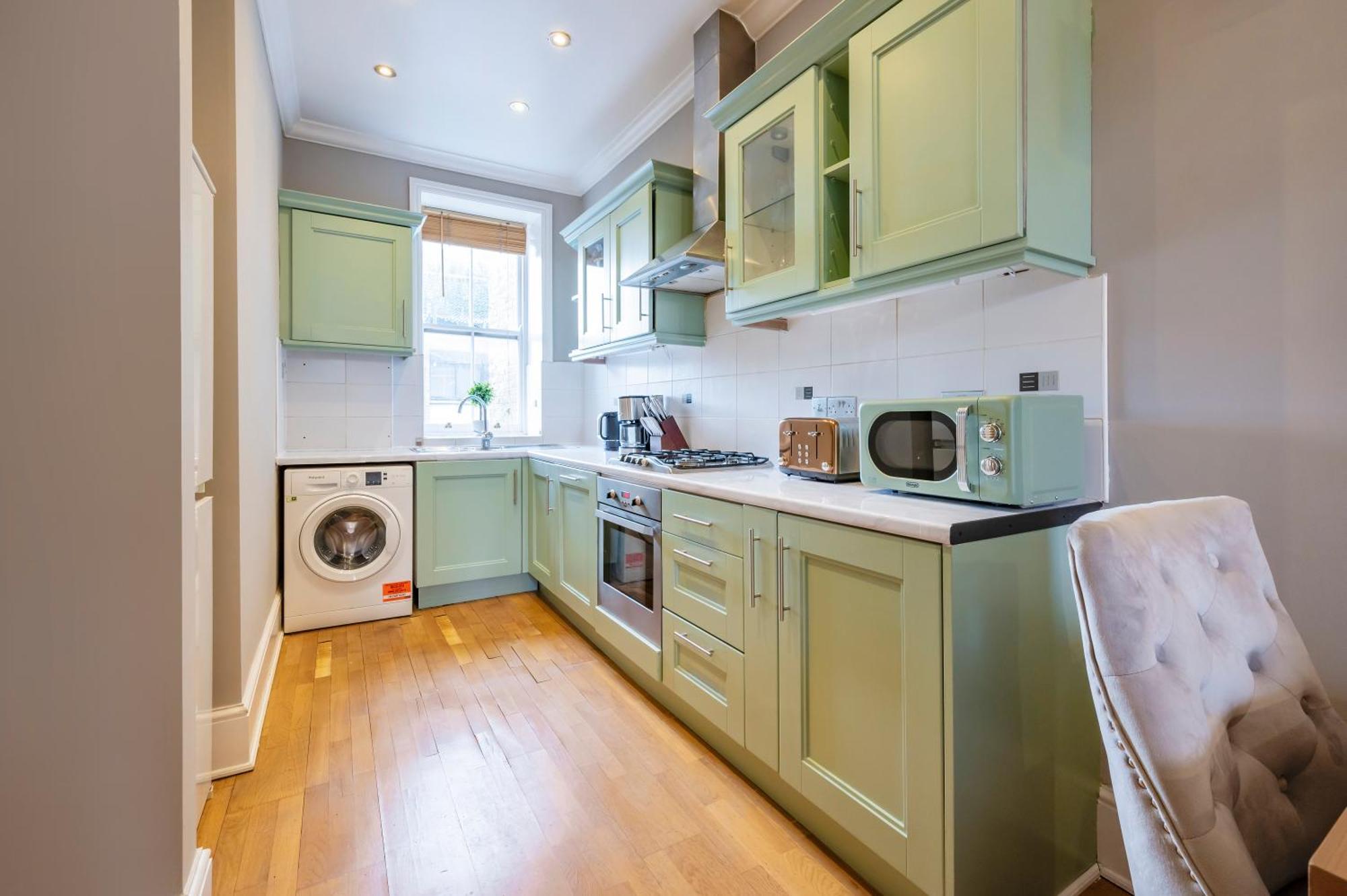 Large 1 Bedroom In Center Of 3 Apartamento *
