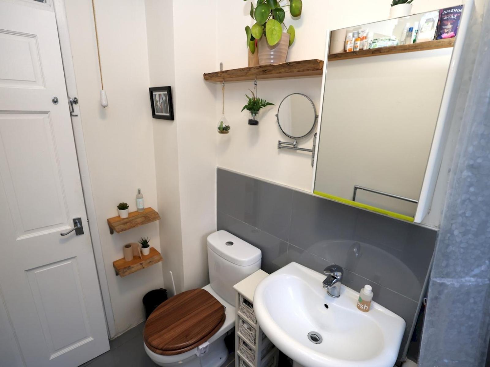 Pass The Keys Charming 2 Bed