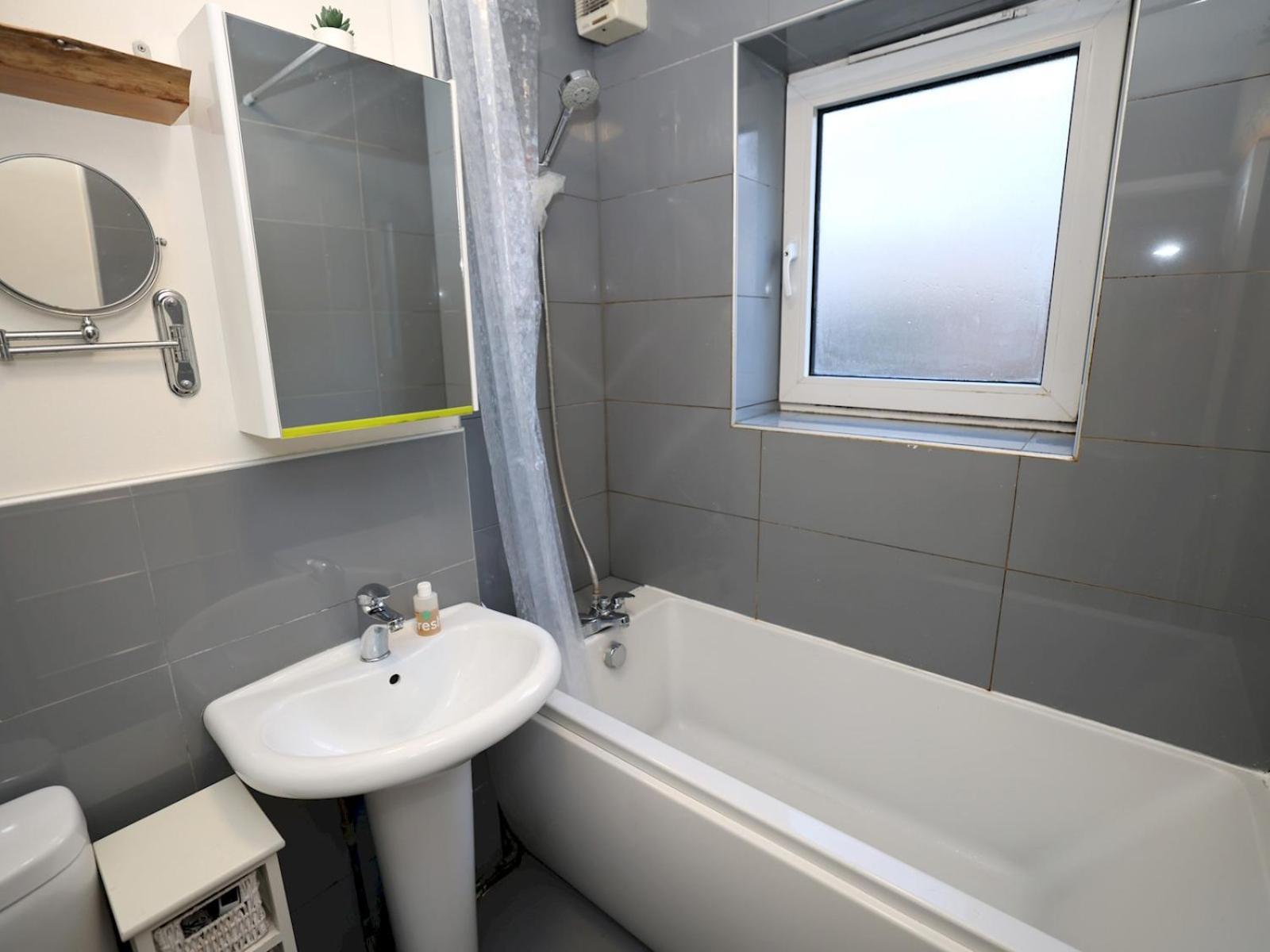 Pass The Keys Charming 2 Bed Apartment *