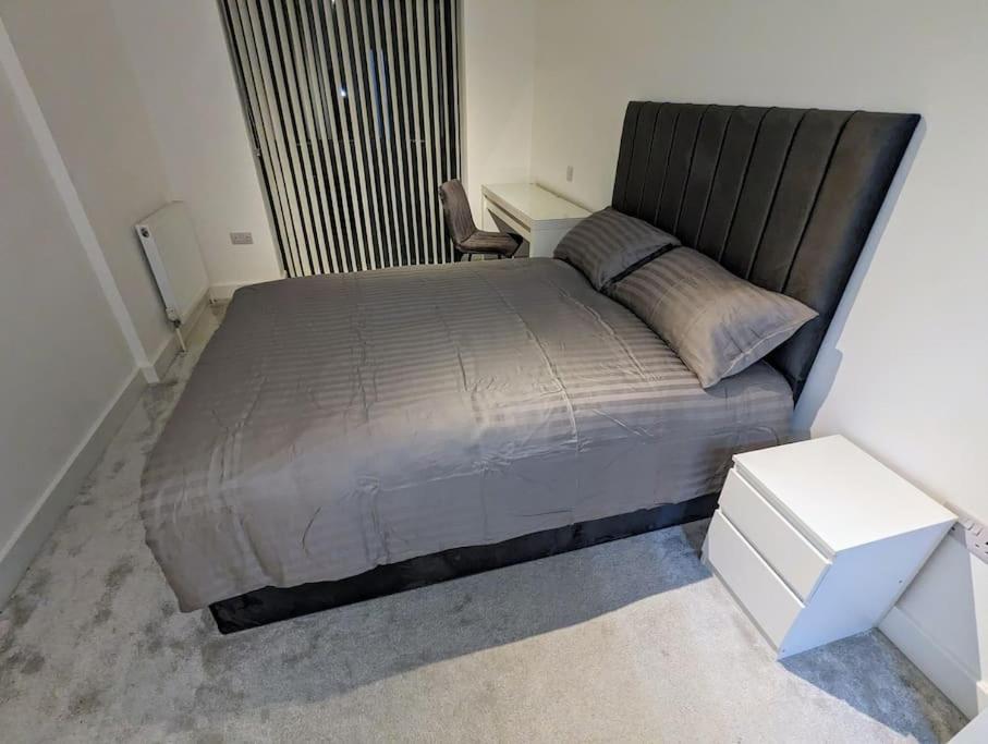 Apartment New Lux 1 Or 2 Bed Flats + Car Park + 5min Tube + Fast Wifi London